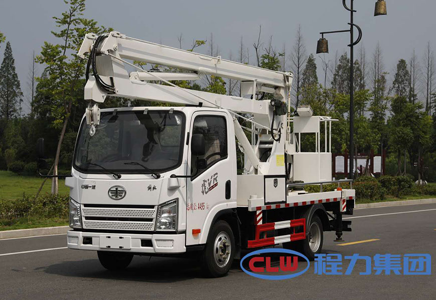 解放V虎(國(guó)六藍(lán)牌)13.5米高空作業(yè)車(chē)