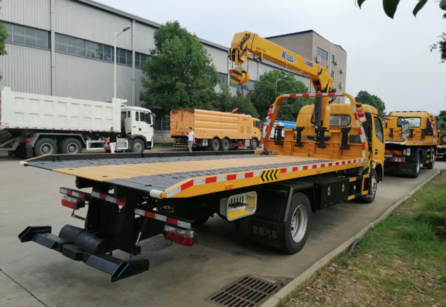  國(guó)六東風(fēng)多利卡平板帶吊清障車