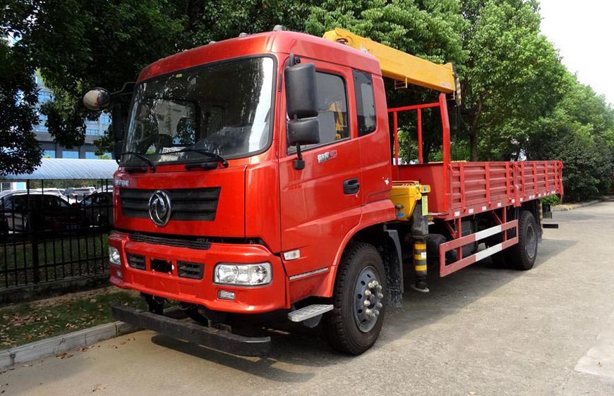 東風(fēng)單橋6.3噸隨車吊底盤(pán)