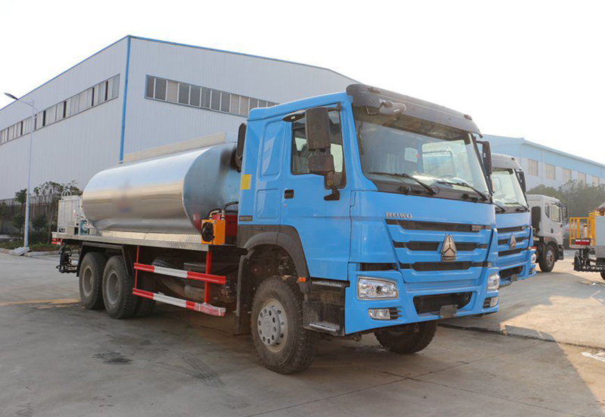 重汽16噸瀝青灑布車